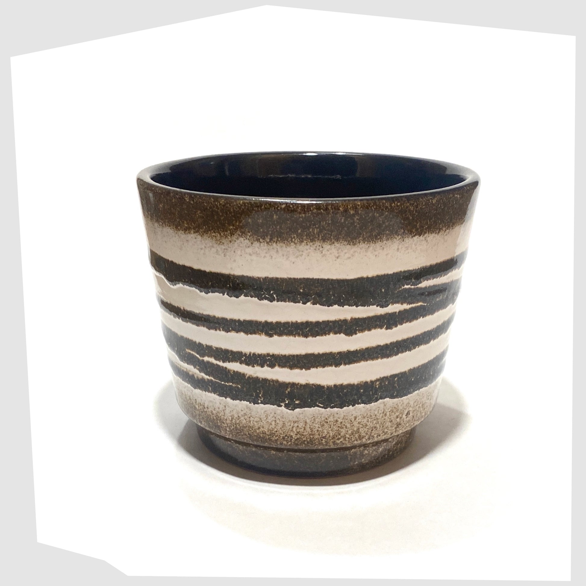 top rim of the scheurich keramik 806-12 planter finished in a monochrome glaze with fat lava swirls