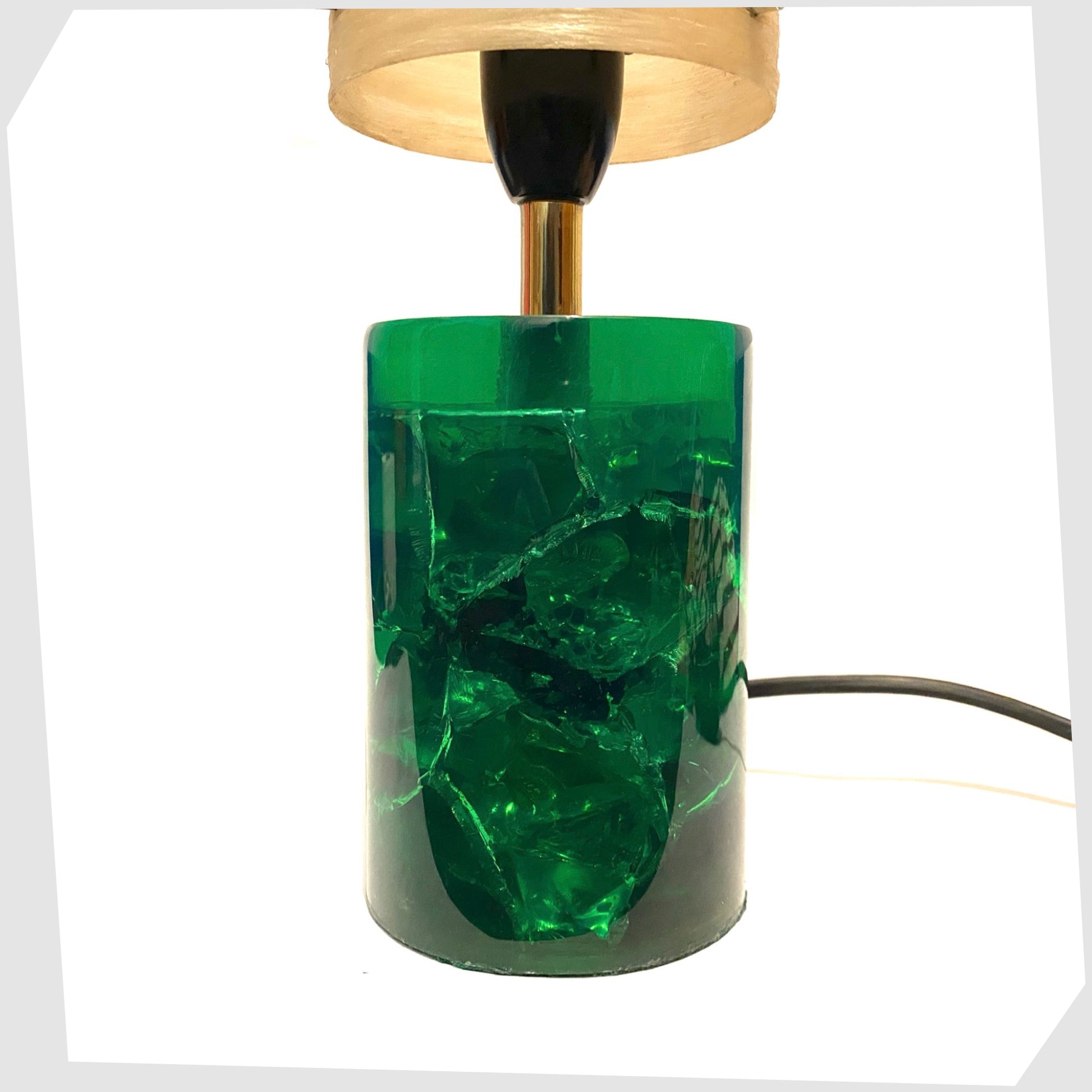 shatterline-lamp-base-with-spun-fibreglass-lampshade