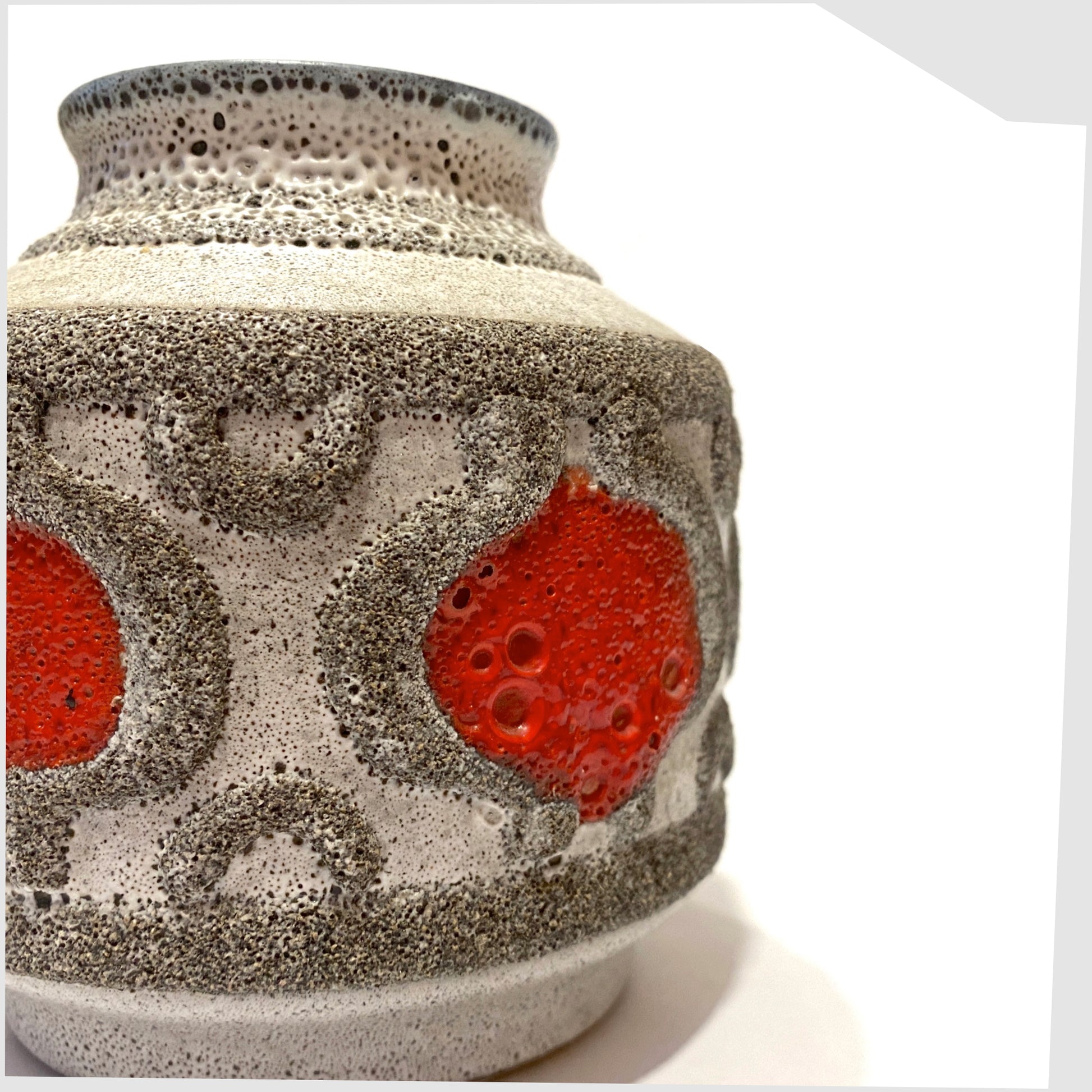 volcanic red glaze on the strehla keramik 3053 cylindrical vase in matte grey fat lava