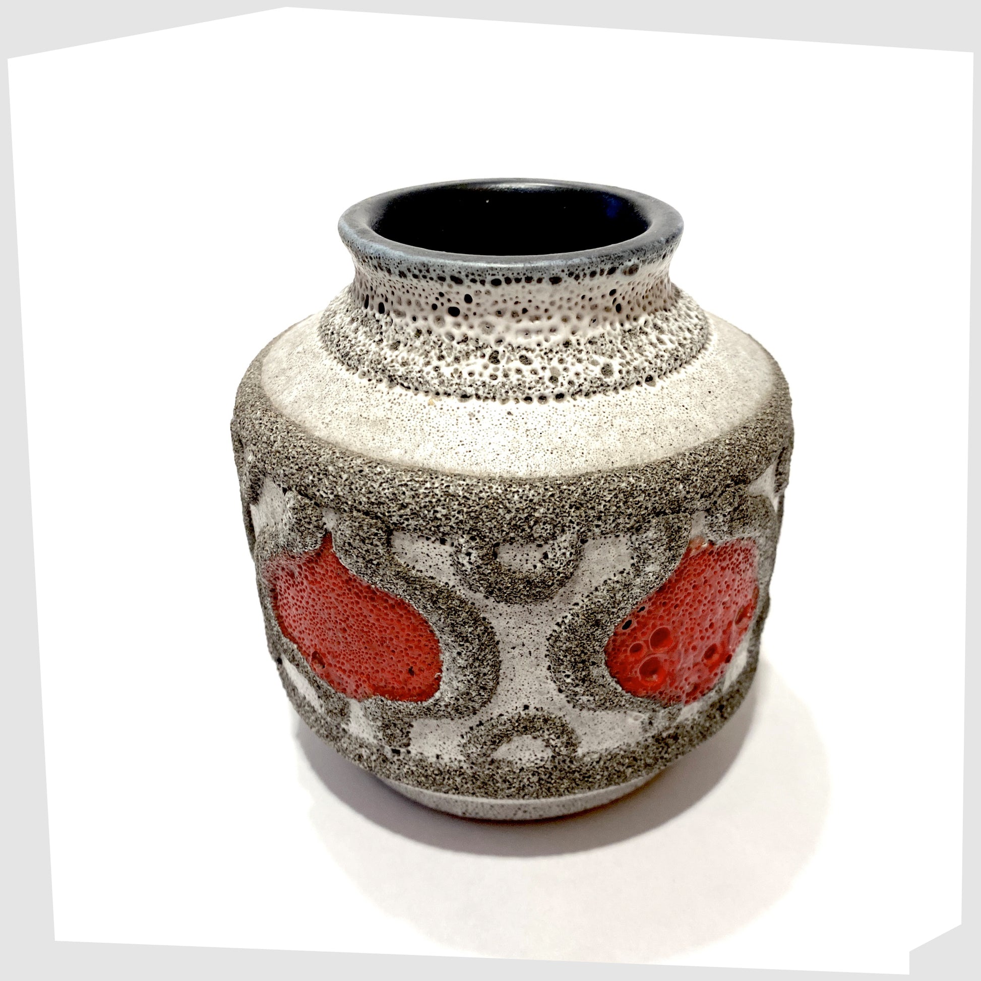 top rim of the strehla keramik 3053 cylindrical vase in matte grey with red fat lava glazing