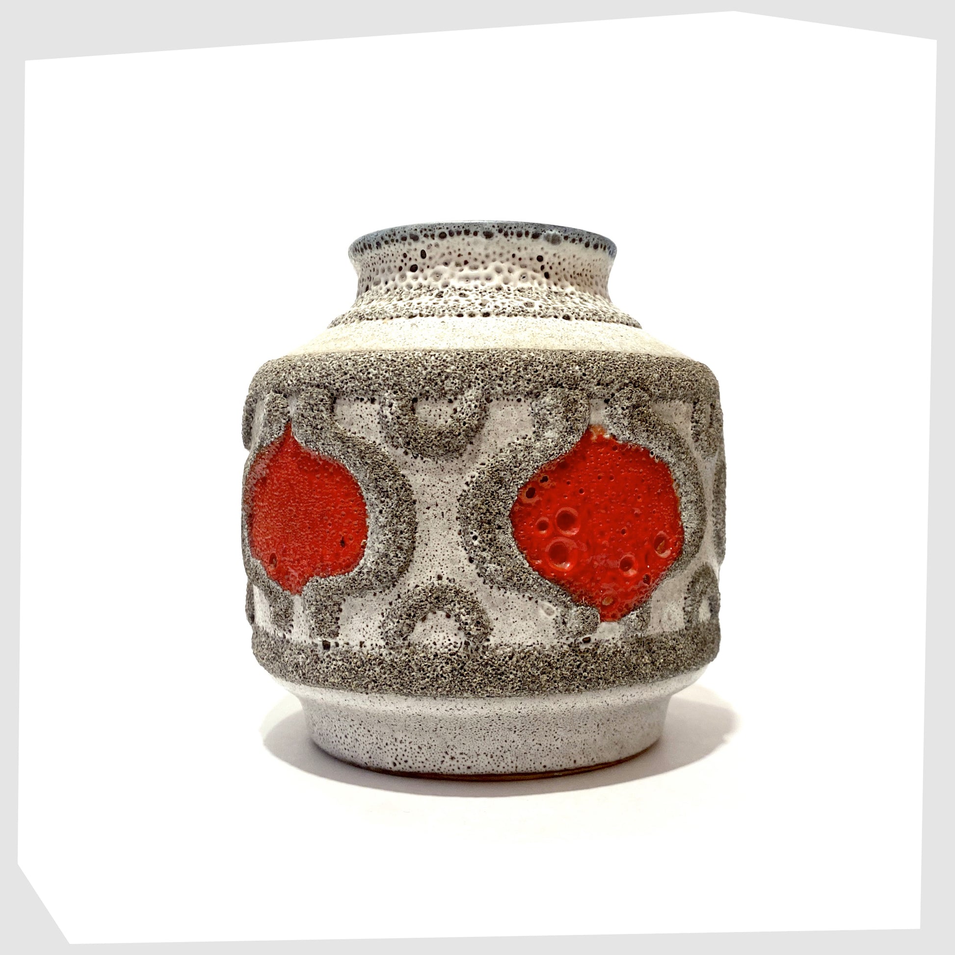strehla keramik 3053 cylindrical vase, made in 1970s east germany, in matte grey with red fat lava glazing