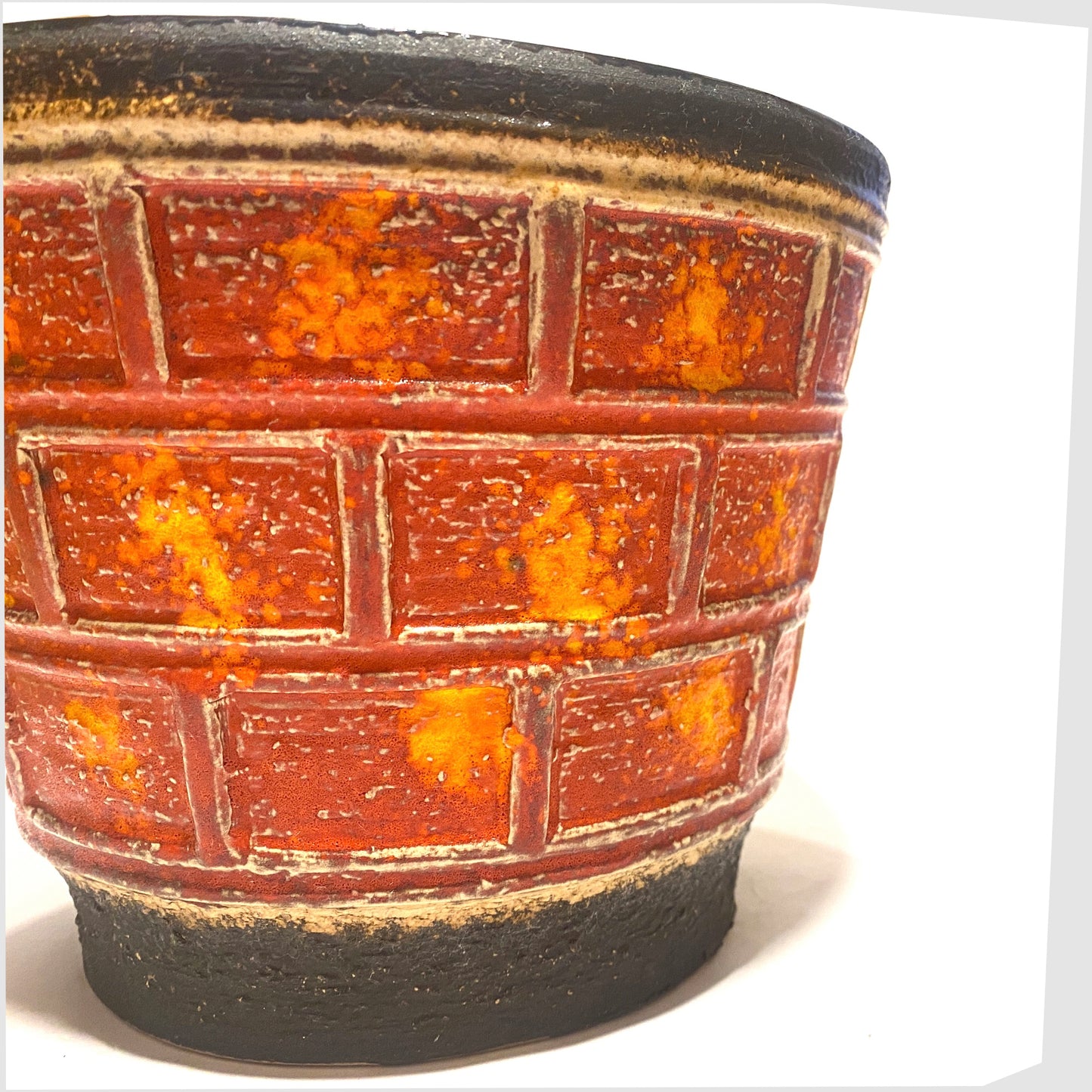 close up of the U-Keramik 207/17 Planter in a red and orange tile pattern