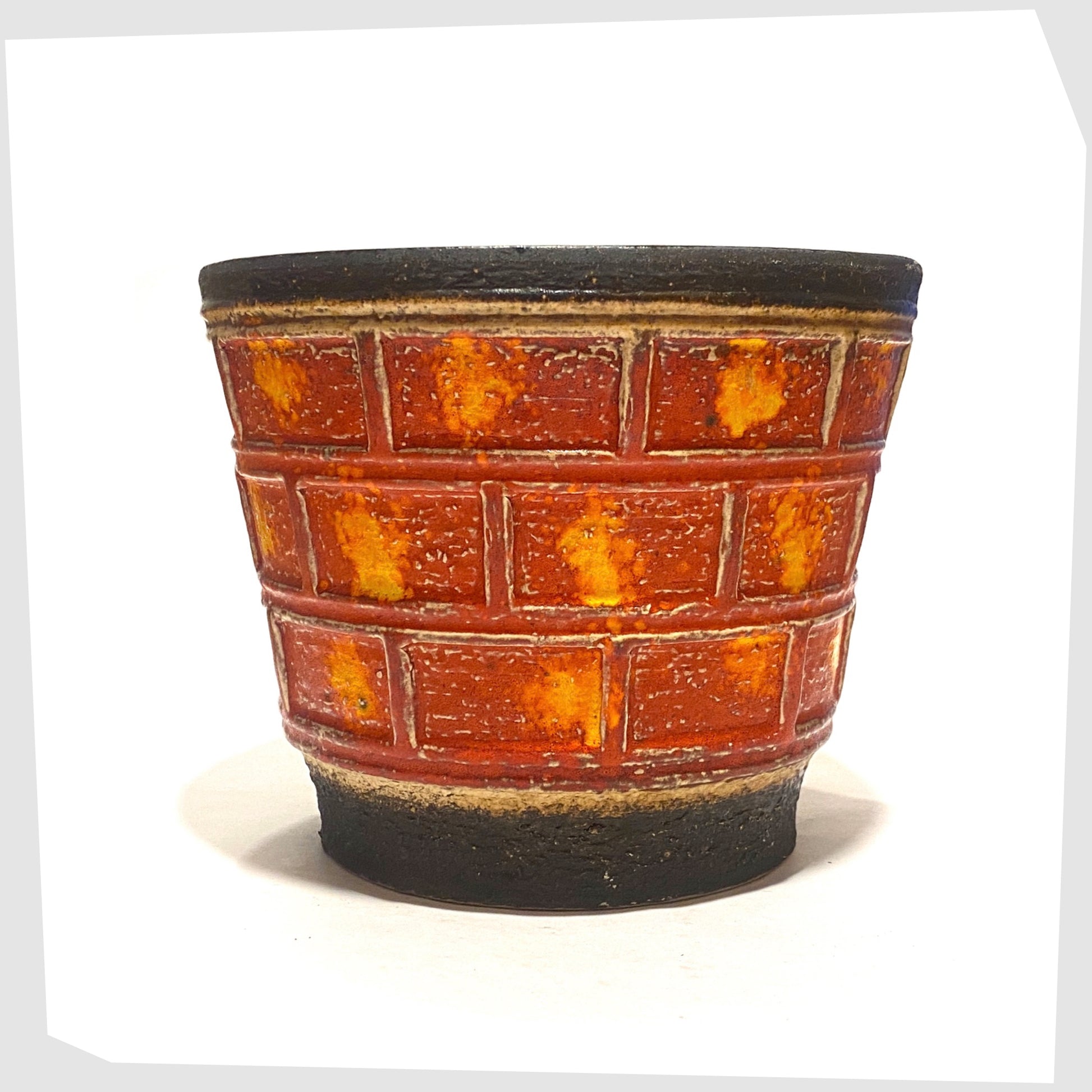 U-Keramik 207/17 Planter in a red and orange tile pattern