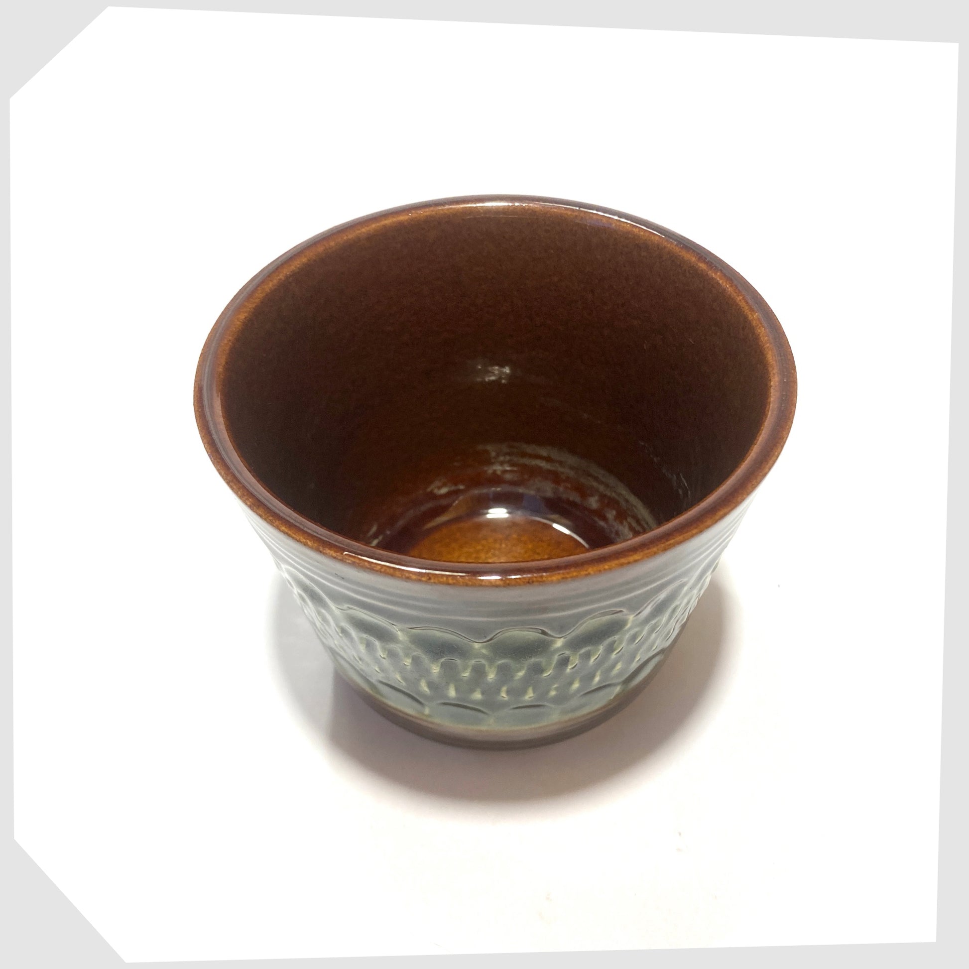 inside of the bay keramik 44-12 planter featuring a textured chestnut brown base with green central band